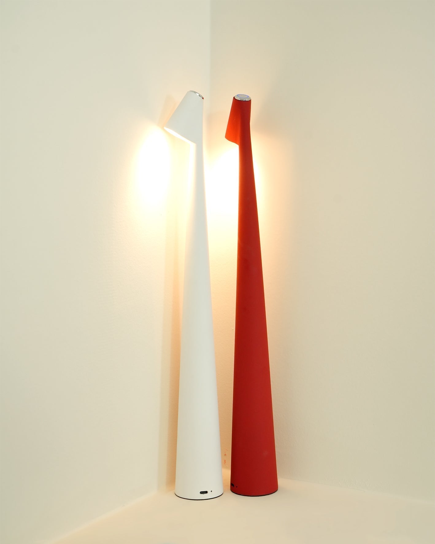 BowLift | EcoLight – Energy-Efficient Rechargeable Desk Lamp