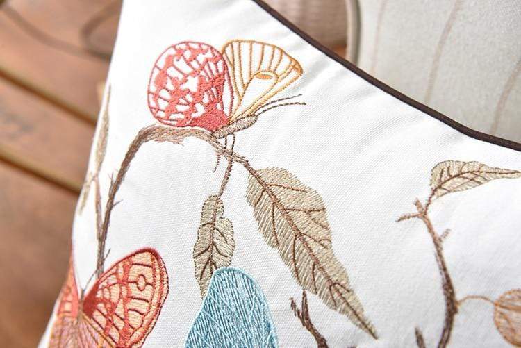 BowLift | Decorative cushion with embroidery in country style