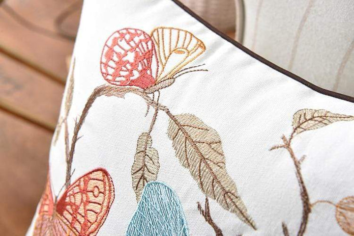 BowLift | Decorative cushion with embroidery in country style
