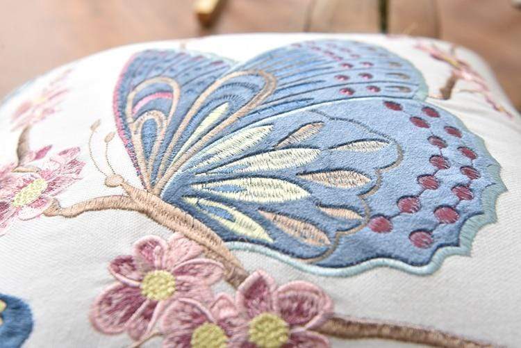 BowLift | Decorative cushion with embroidery in country style