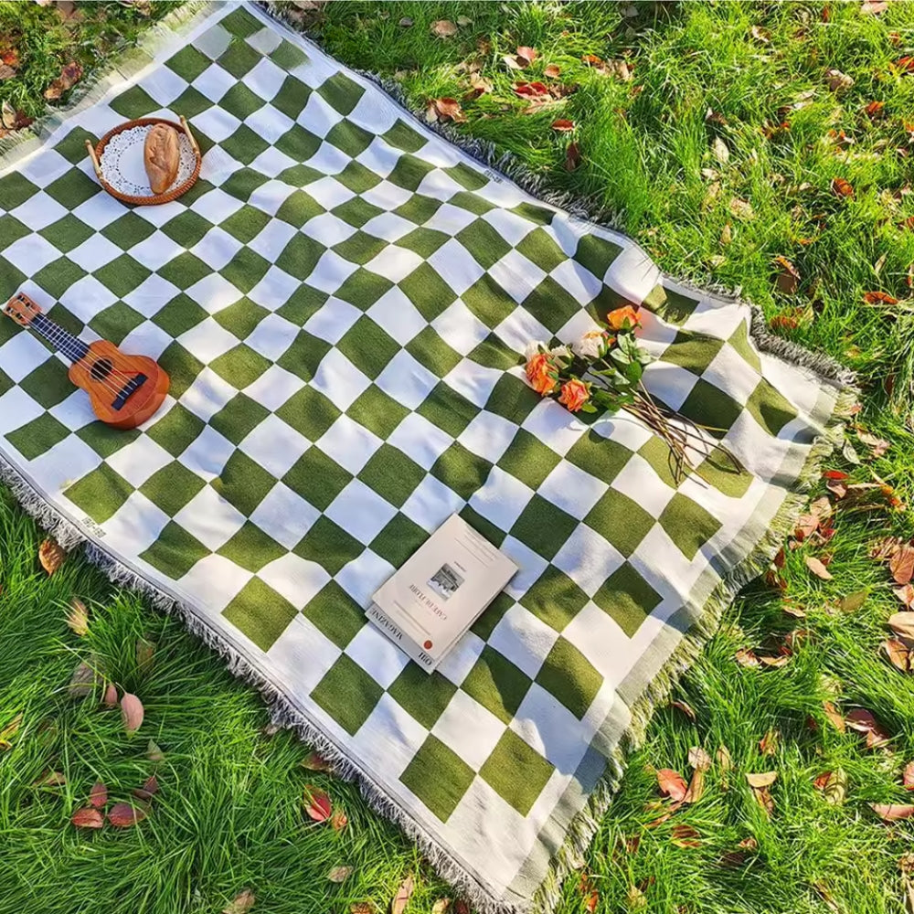 BowLift | All-Season Checkered Picnic Blanket with Fringe