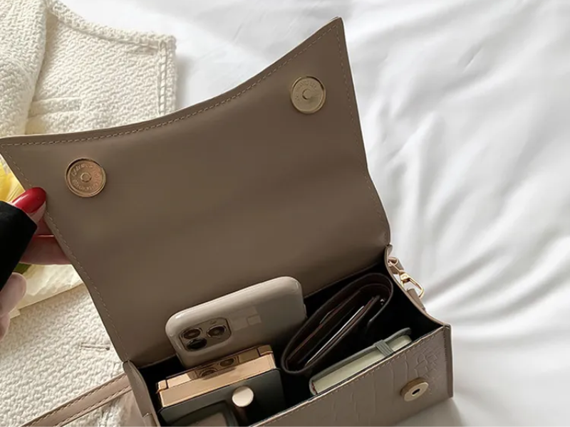 Style feather Women's Handbag made of PU leather with Crossbody strap | Bowlift