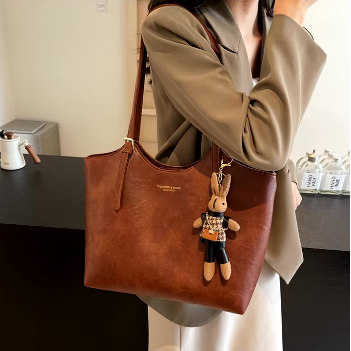 BowLift | Mirella | Classic Women’s Shopper Bag with Charm – Elegant, Spacious & Timeless