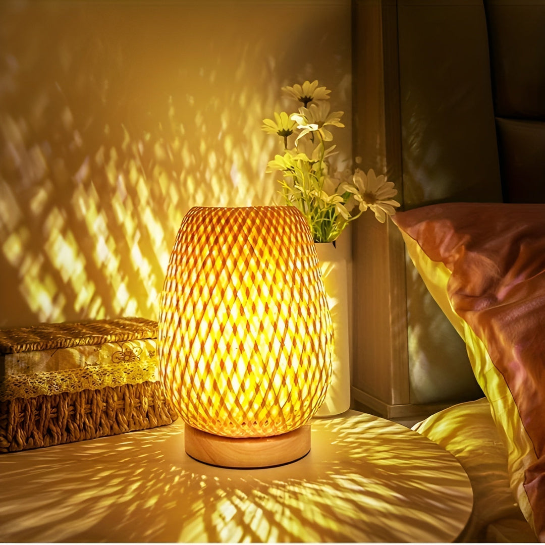 BowLift | Bamboo Table Lamp with USB Power Supply – Sustainable and Energy-Saving Design