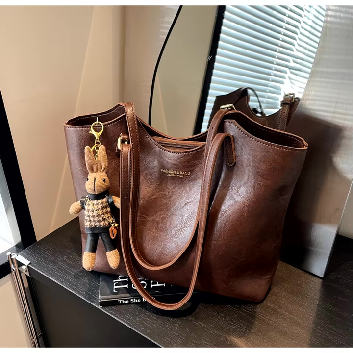 BowLift | Mirella | Classic Women’s Shopper Bag with Charm – Elegant, Spacious & Timeless