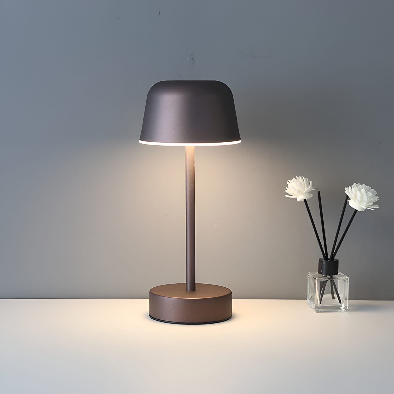 BowLift | Wireless LED Table Lamp in Retro Design