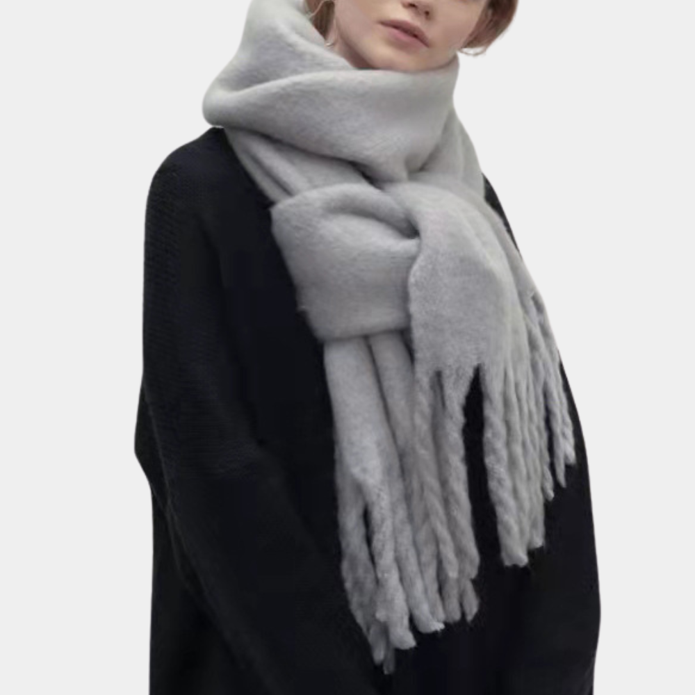SoftGlam – Luxury Women's Scarf with Warm Look Bowlift