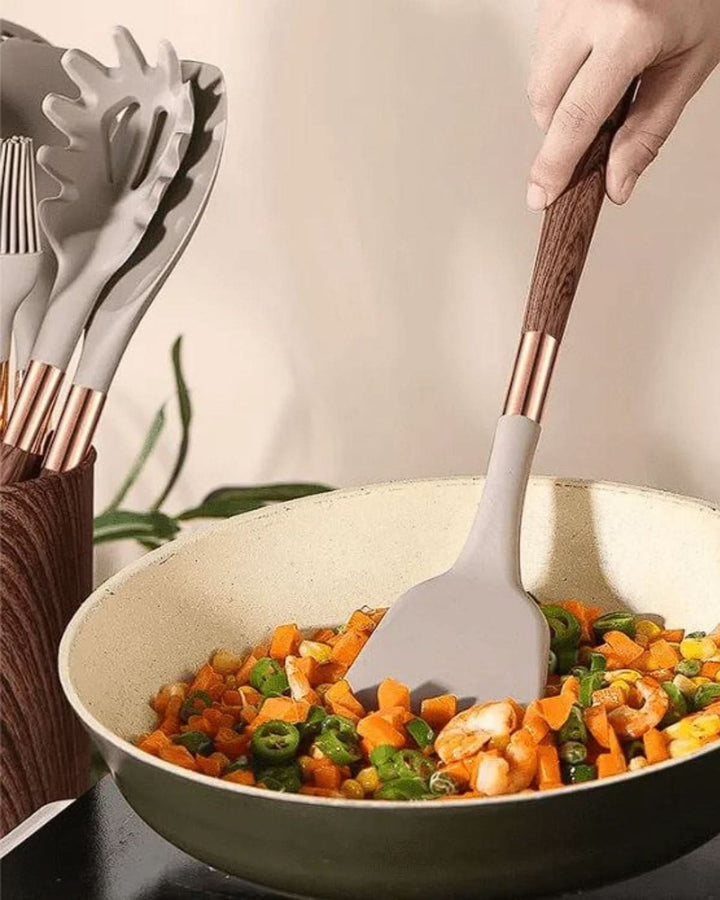 BowLift | Elegant silicone utensil set with handles in wood design