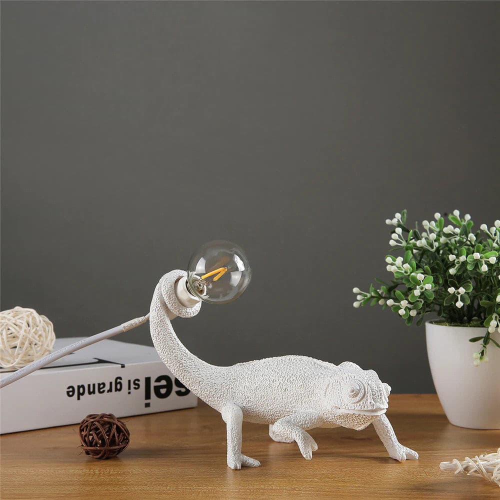 BowLift | CamouGlow – Resin Table Lamp with Charming Chameleon Detail