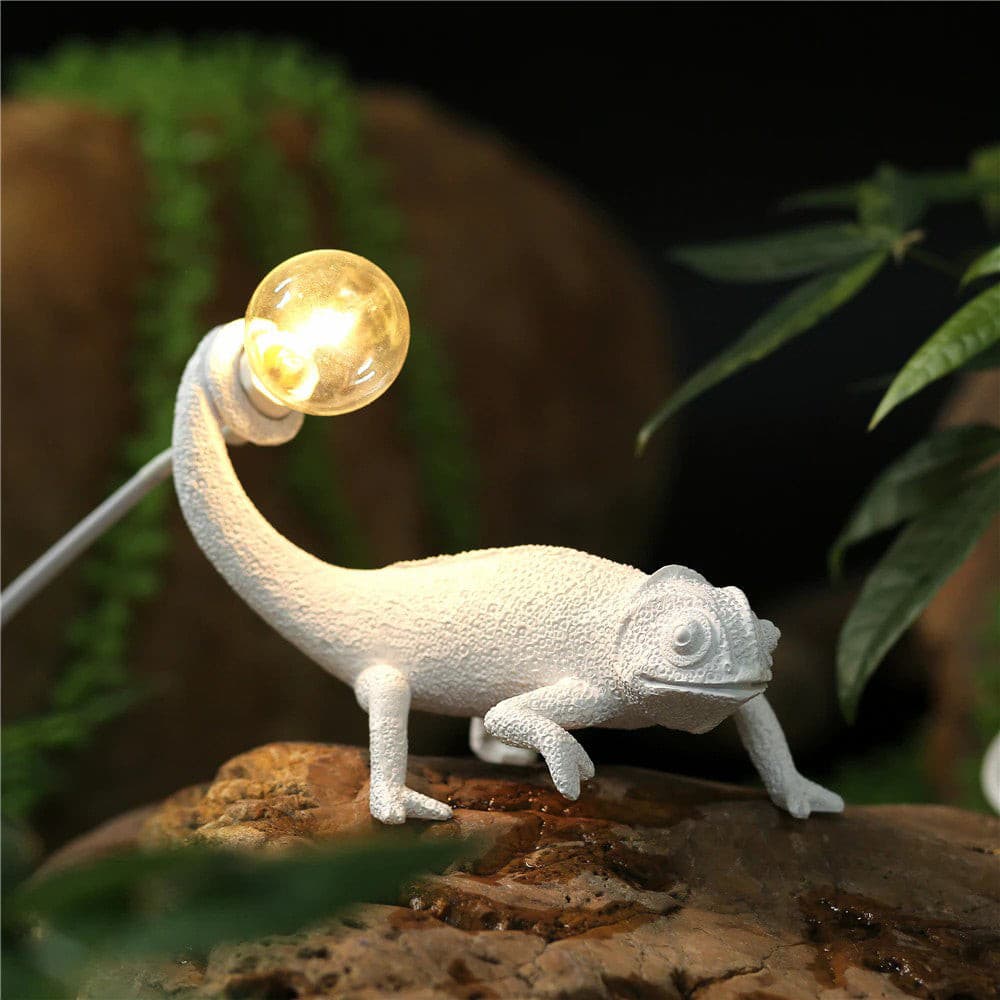 BowLift | CamouGlow – Resin Table Lamp with Charming Chameleon Detail