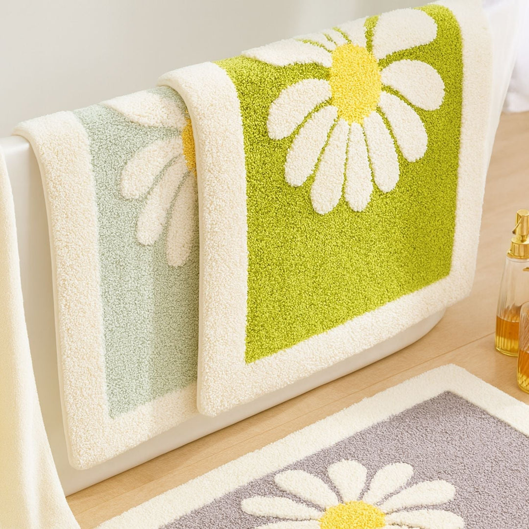 BowLift | Charming Daisy Bloom Bath Mat