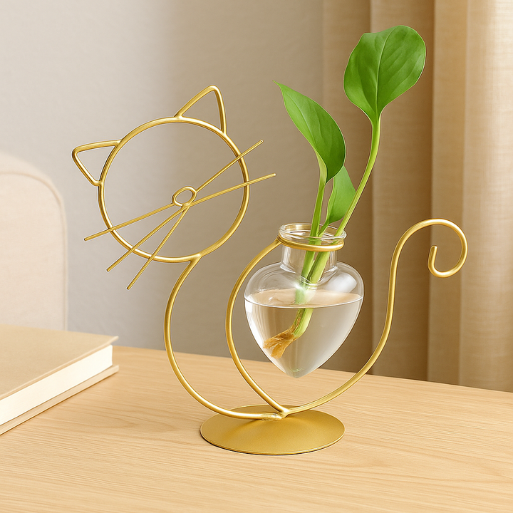 Heart-shaped glass planter box with cat-inspired holder Bowlift