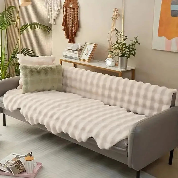 Ultra-soft plush blanket with non-slip back Bowlift