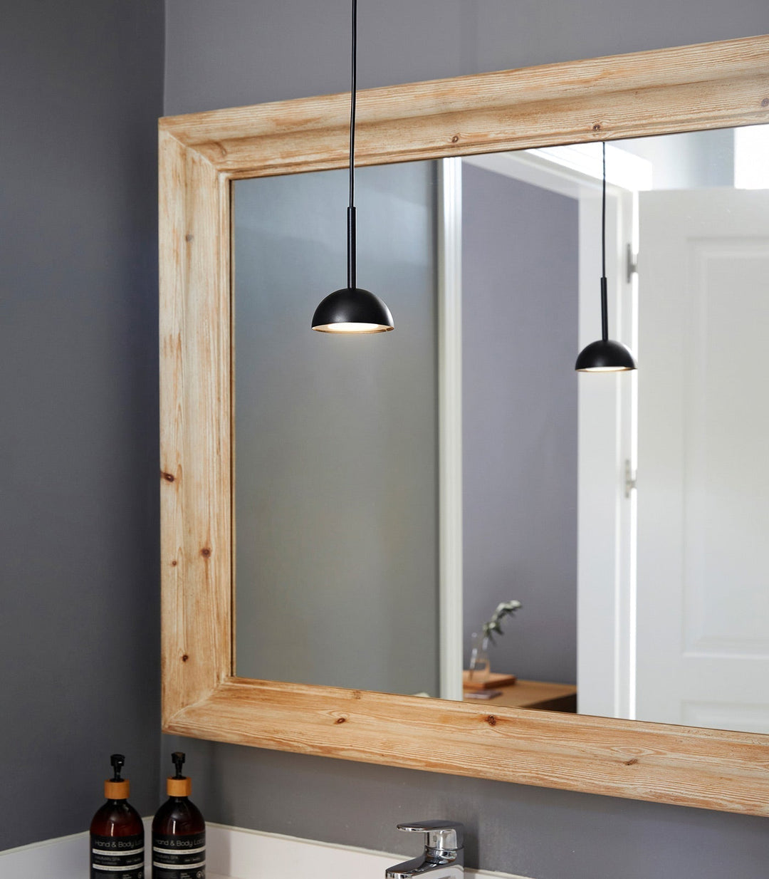 BowLift | LumiereChic Ceiling Light - Elegant geometric pendant light