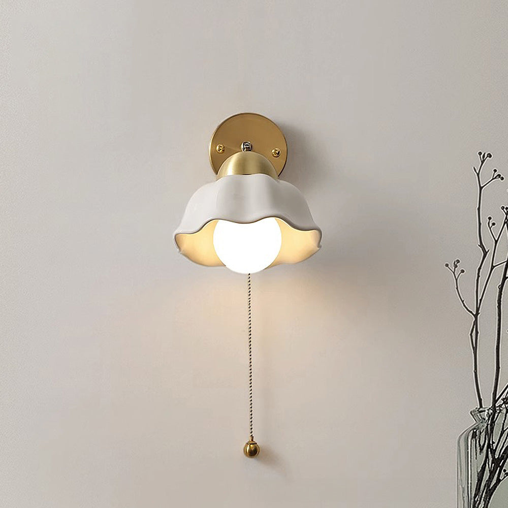 BowLift | Retro White Flowers Wall Lamp - Vintage Style for Your Interior