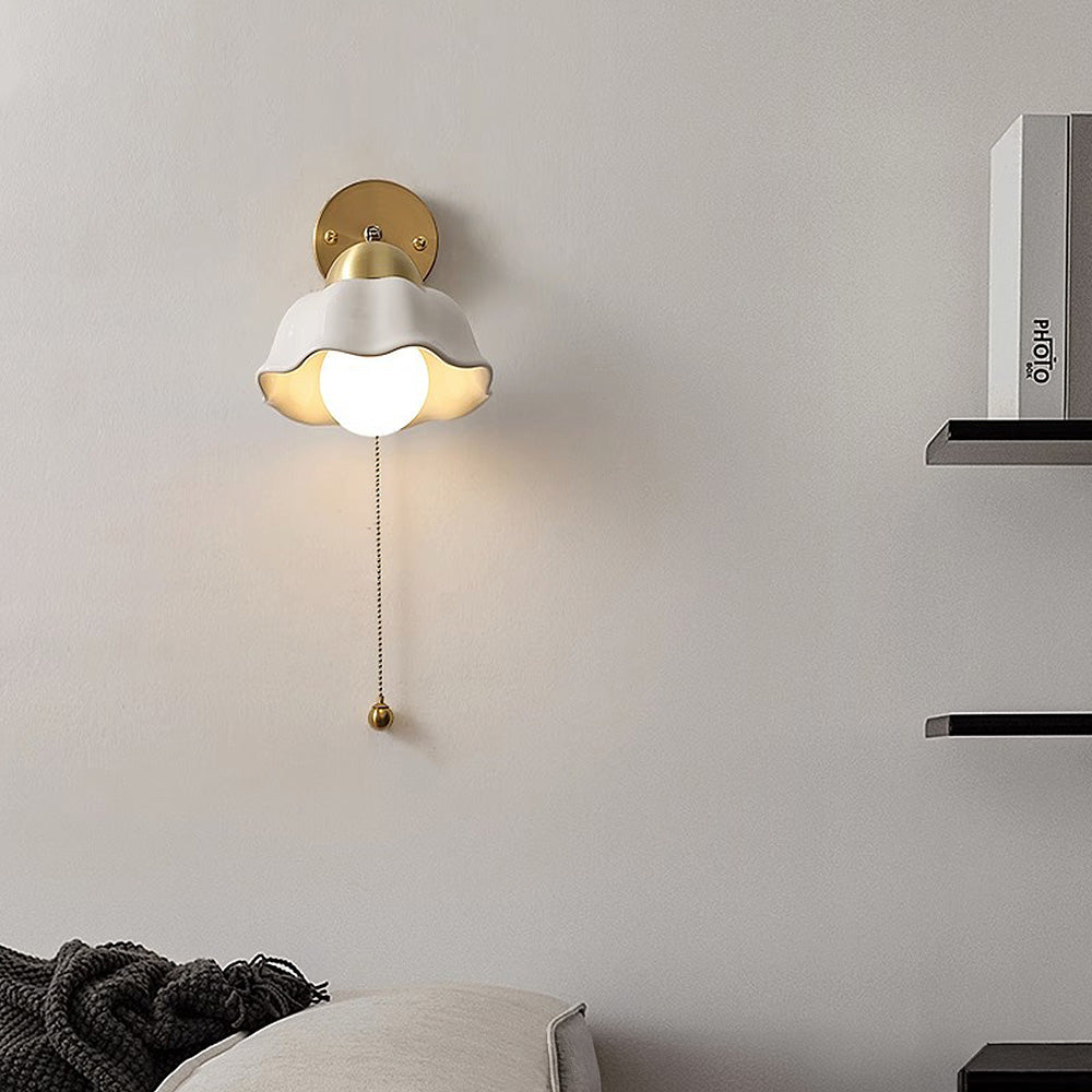 BowLift | Retro White Flowers Wall Lamp - Vintage Style for Your Interior