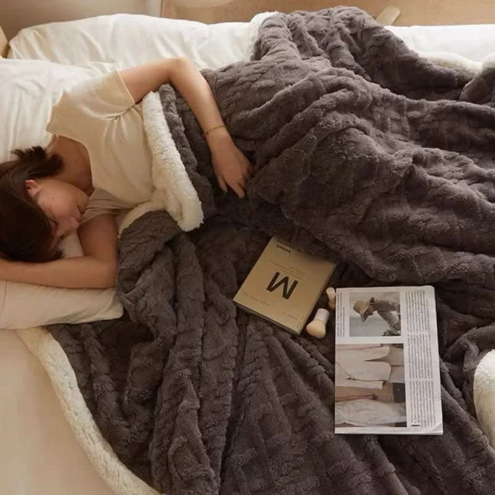 BowLift | Fluffy lamb wool blanket for cozy winter days