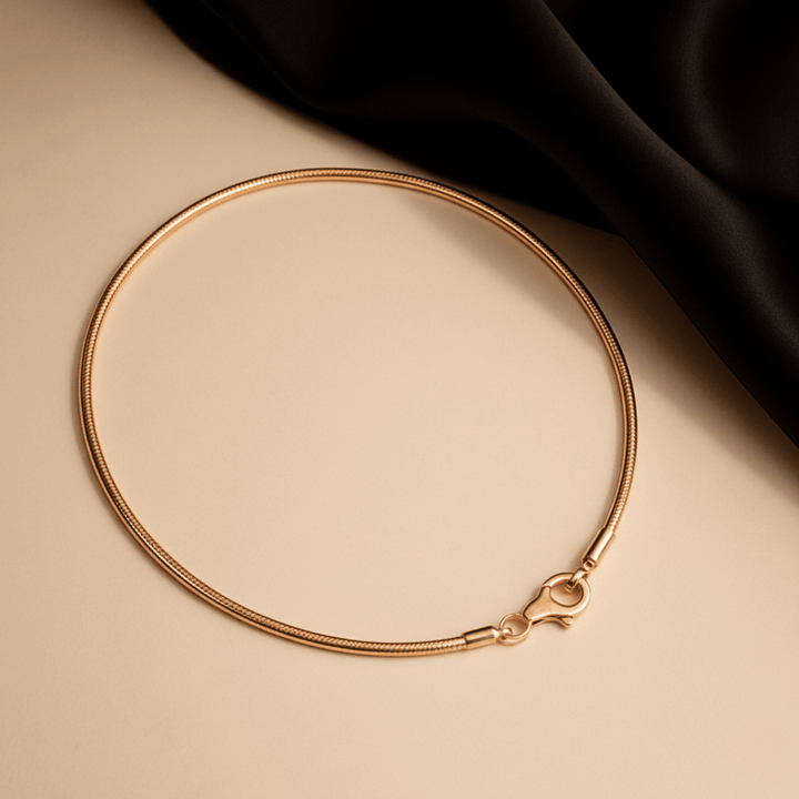 BowLift | Minimalistic watch with elegant snake buckle