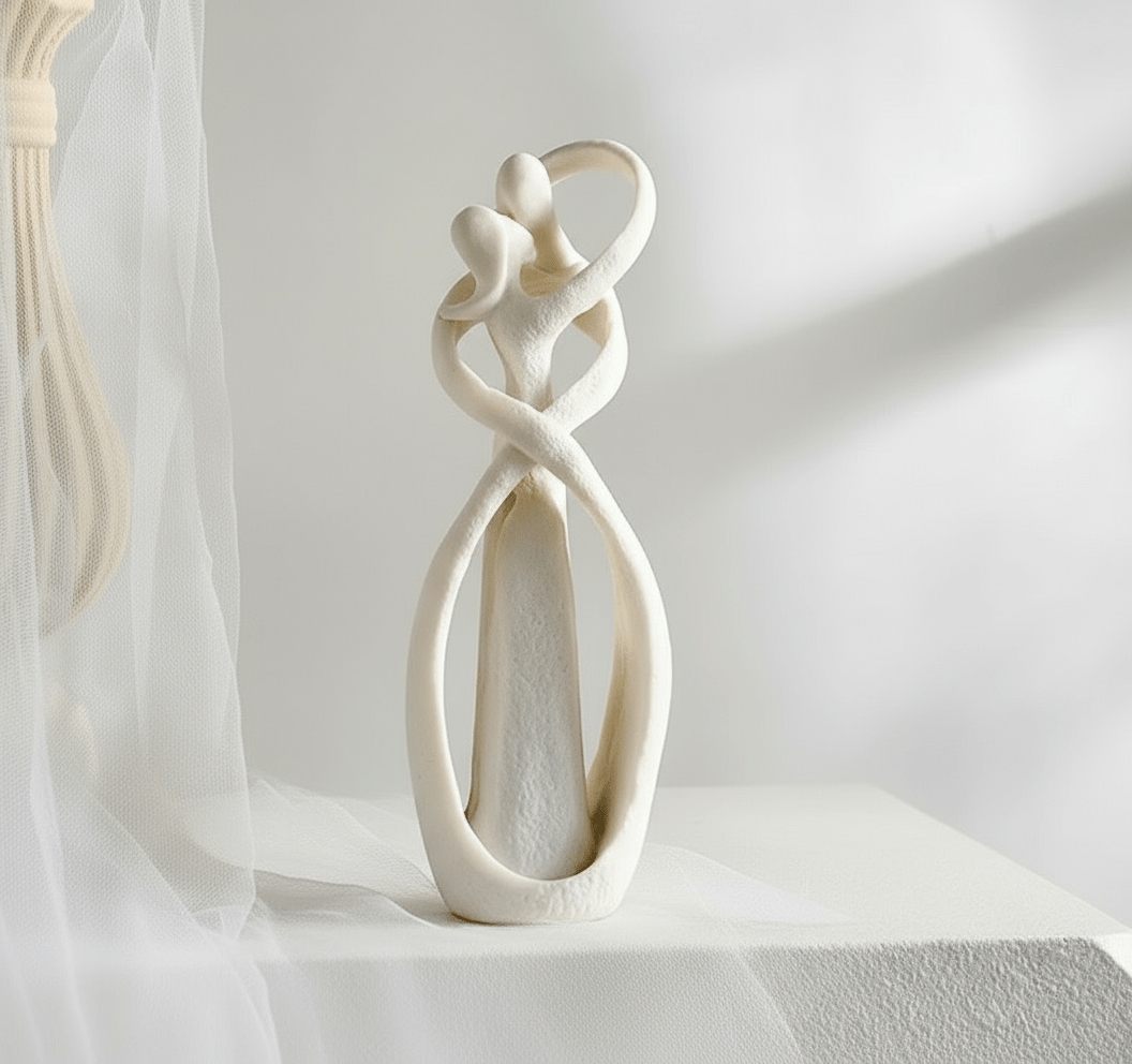 BowLift | Abstract sculpture as a symbol of timeless love
