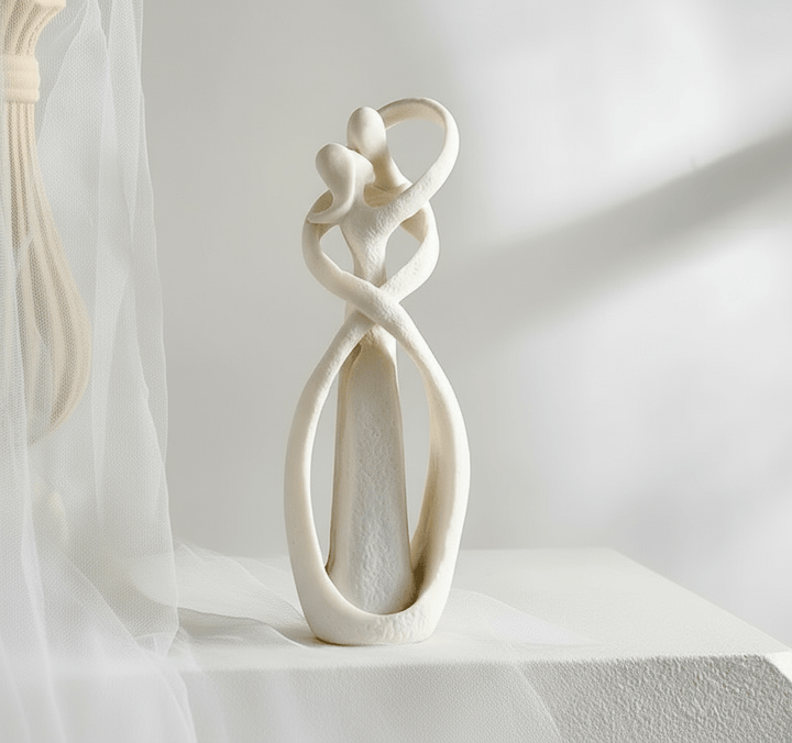 BowLift | Abstract sculpture as a symbol of timeless love