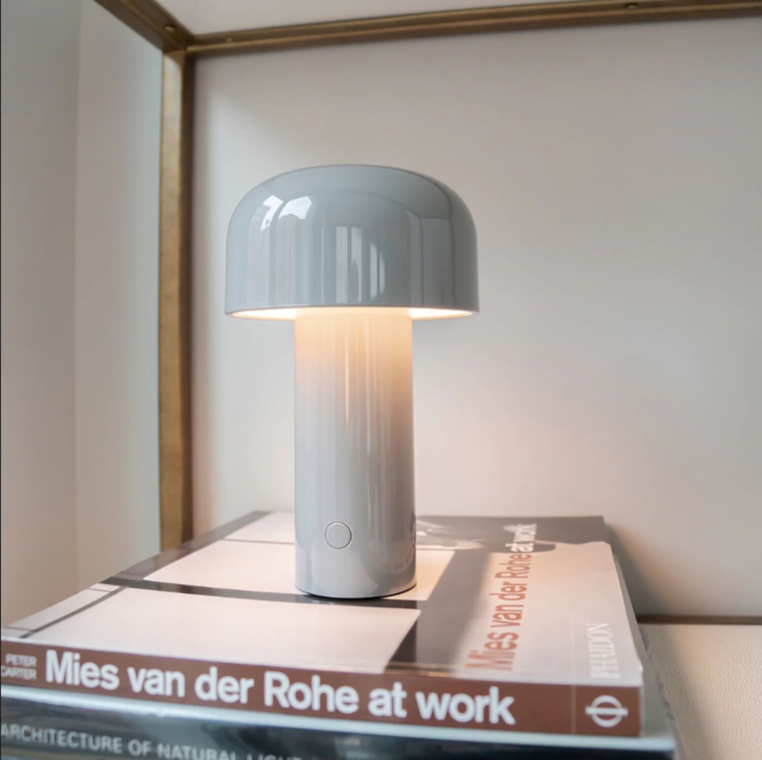 BowLift | Bellhop Table Lamp