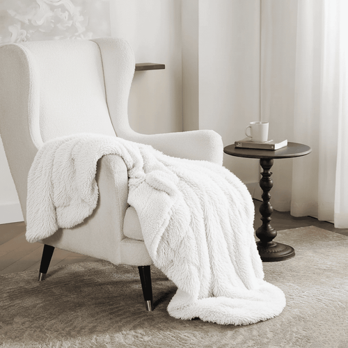 BowLift | Soft artificial fur blanket with velvet-like warmth