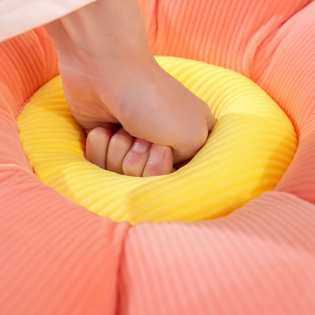 Fluffy Daisy Cushion | Bowlift