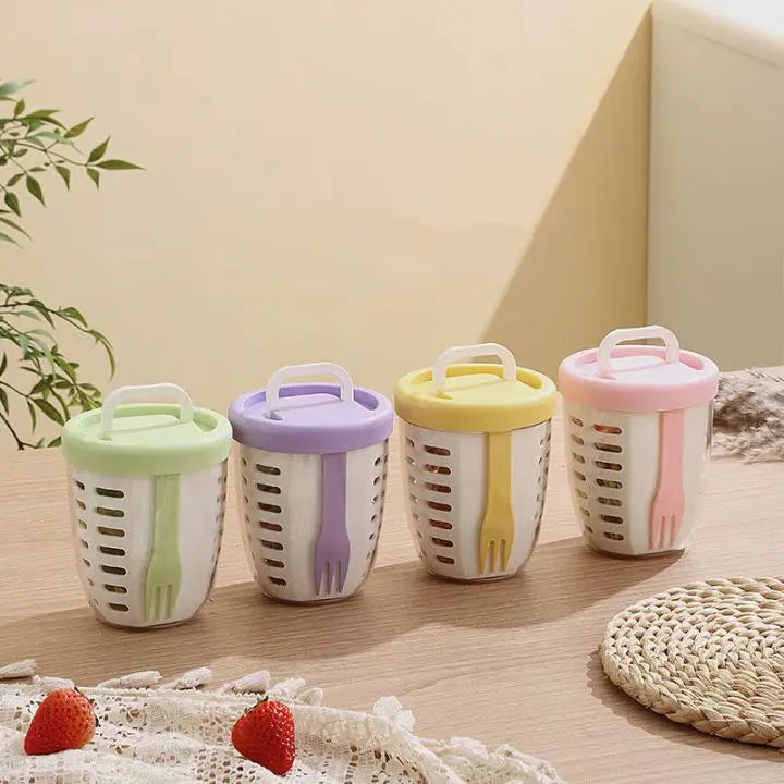 BowLift | Fruit cup with sieve & fork – Leak-proof