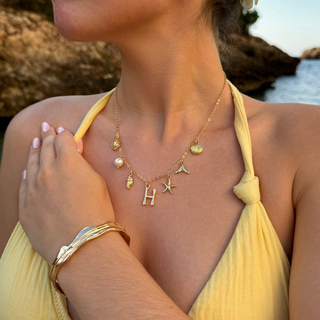 BowLift | Golden Letter Necklace – A personal highlight for your style