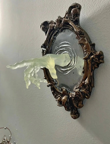 BowLift | Spirit in the Mirror – Shining 3D wall decoration made of resin for mysterious spaces