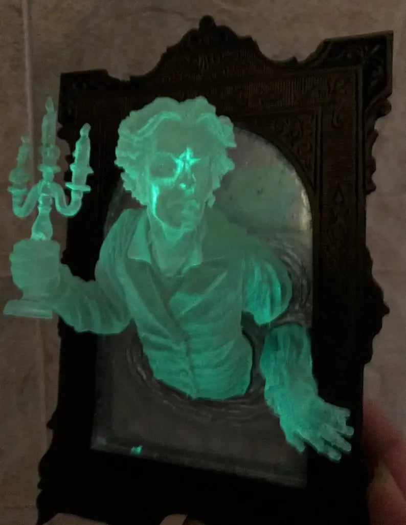 BowLift | Spirit in the Mirror – Shining 3D wall decoration made of resin for mysterious spaces