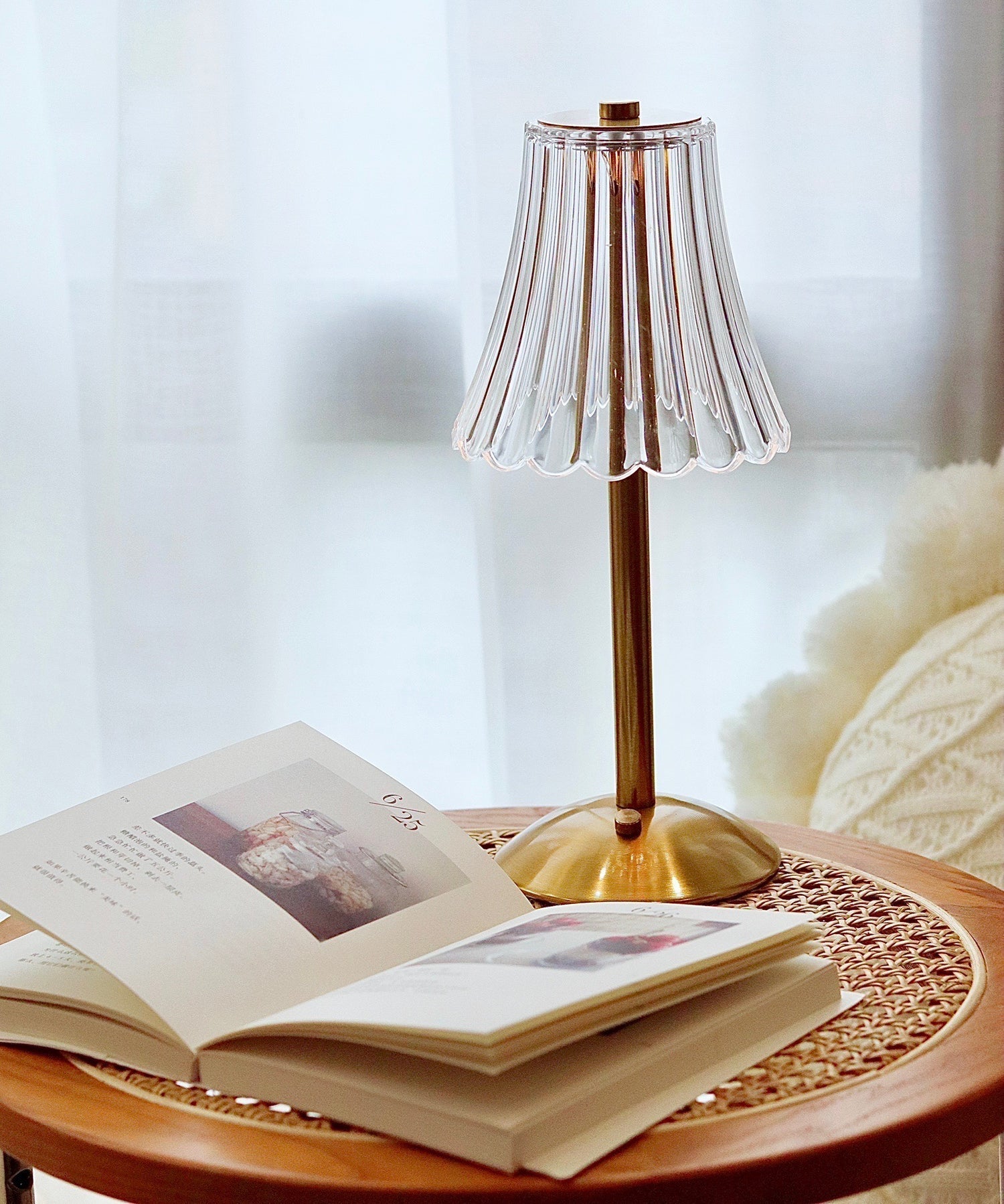 BowLift | RadiantGold – Elegant Portable Table Lamp