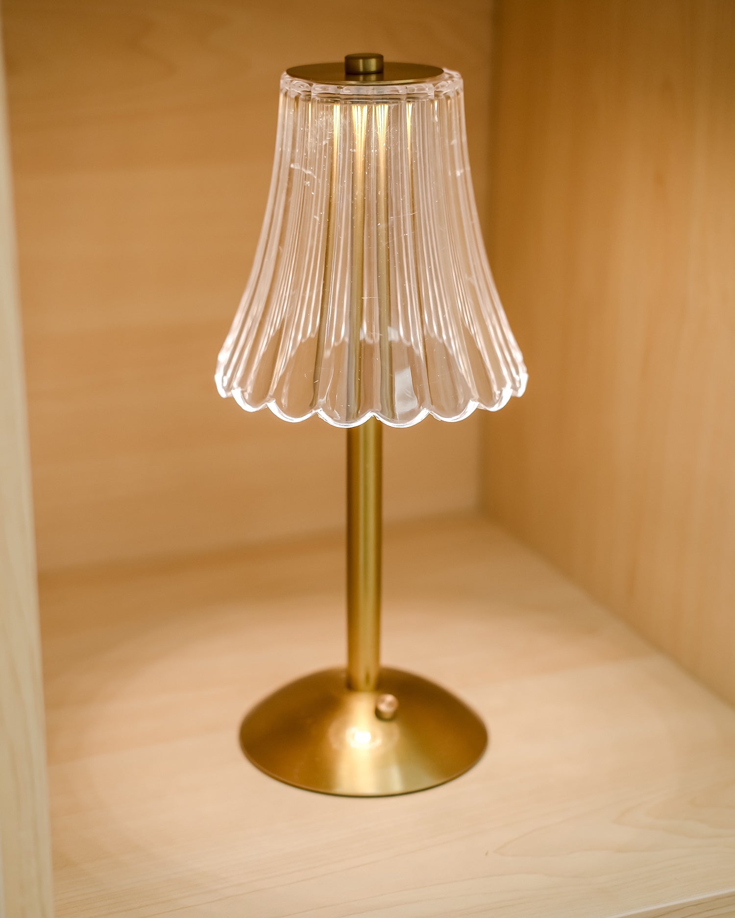 BowLift | RadiantGold – Elegant Portable Table Lamp