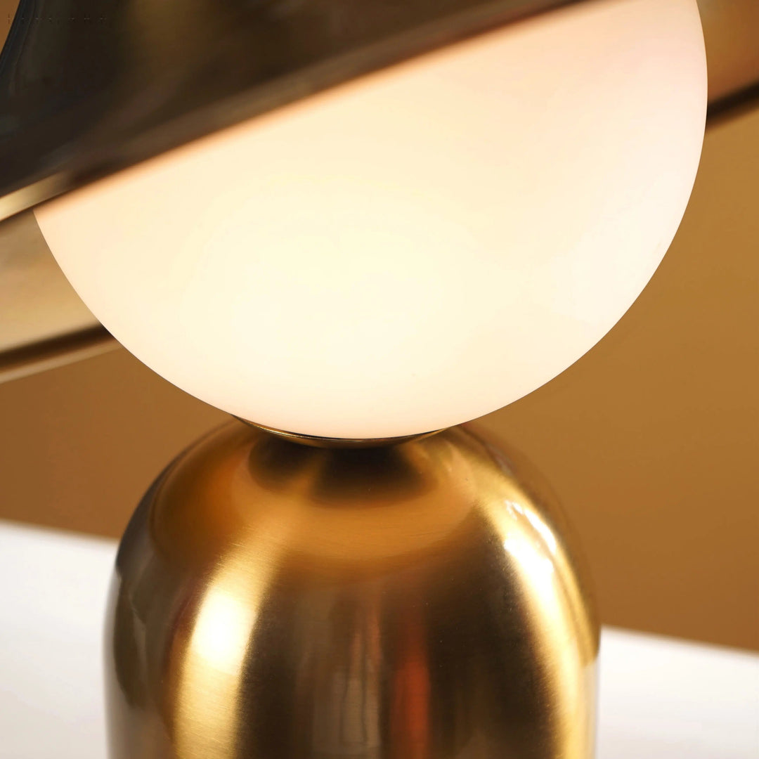 BowLift | Elegant Gold Table Lamp With LED, Scandinavian Design For Cozy Interior