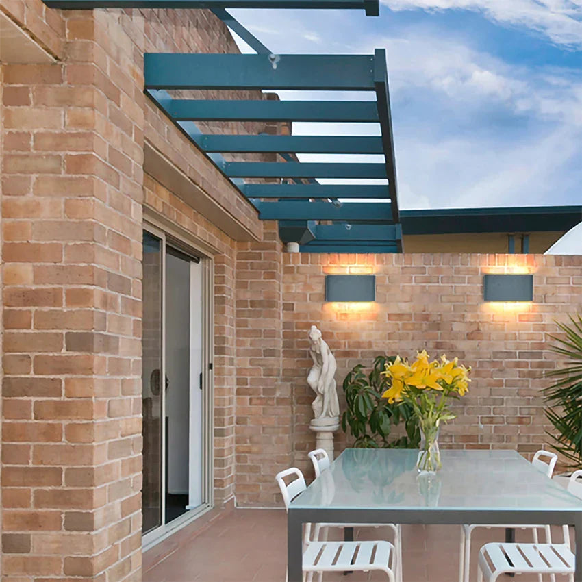 Weatherproof LED wall light, Robust decorative wall lamp for indoor and outdoor use | Bowlift