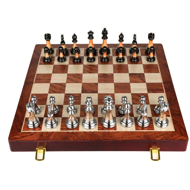 BowLift | Luxurious chess set made of metal with a large 45 cm wooden board