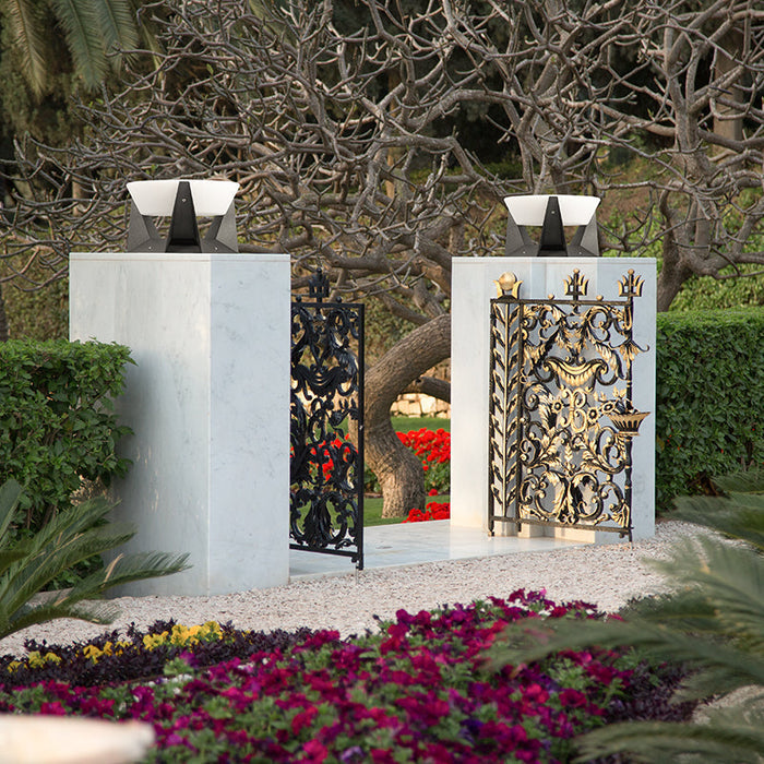 BowLift | Designer Solar Powered Outdoor Lamp