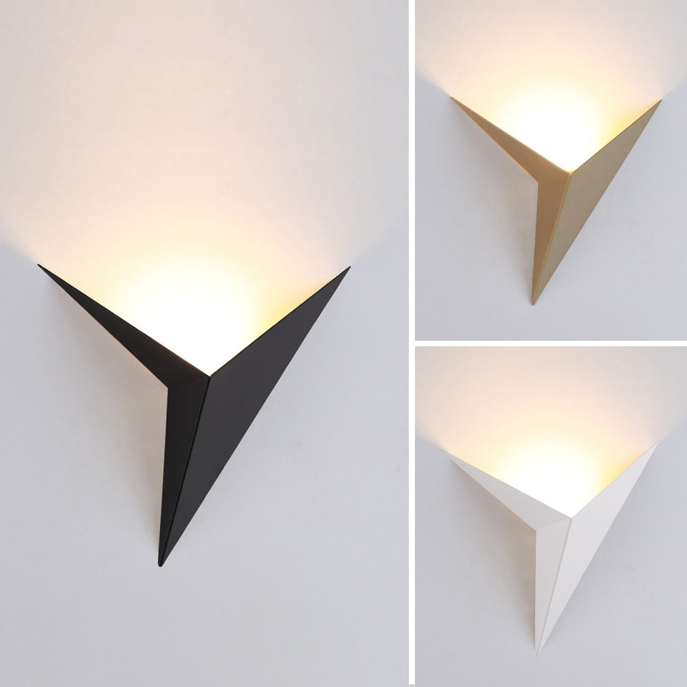 Modern Triangular Wall Lamp - TrigoLux | Bowlift