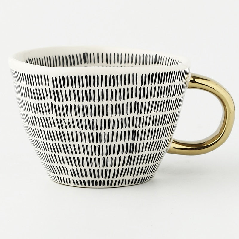 BowLift | Cup with abstract geometric pattern and gold handle