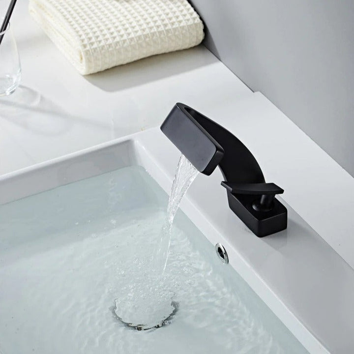 Everest - Modern Curved Faucet │ Daring and Refined Design | Bowlift