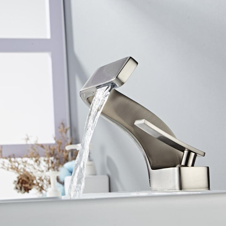Everest - Modern Curved Faucet │ Daring and Refined Design | Bowlift