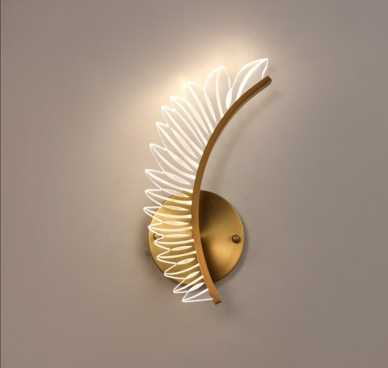 BowLift | Wall Lamp with Nature-Inspired Golden Wing Motif