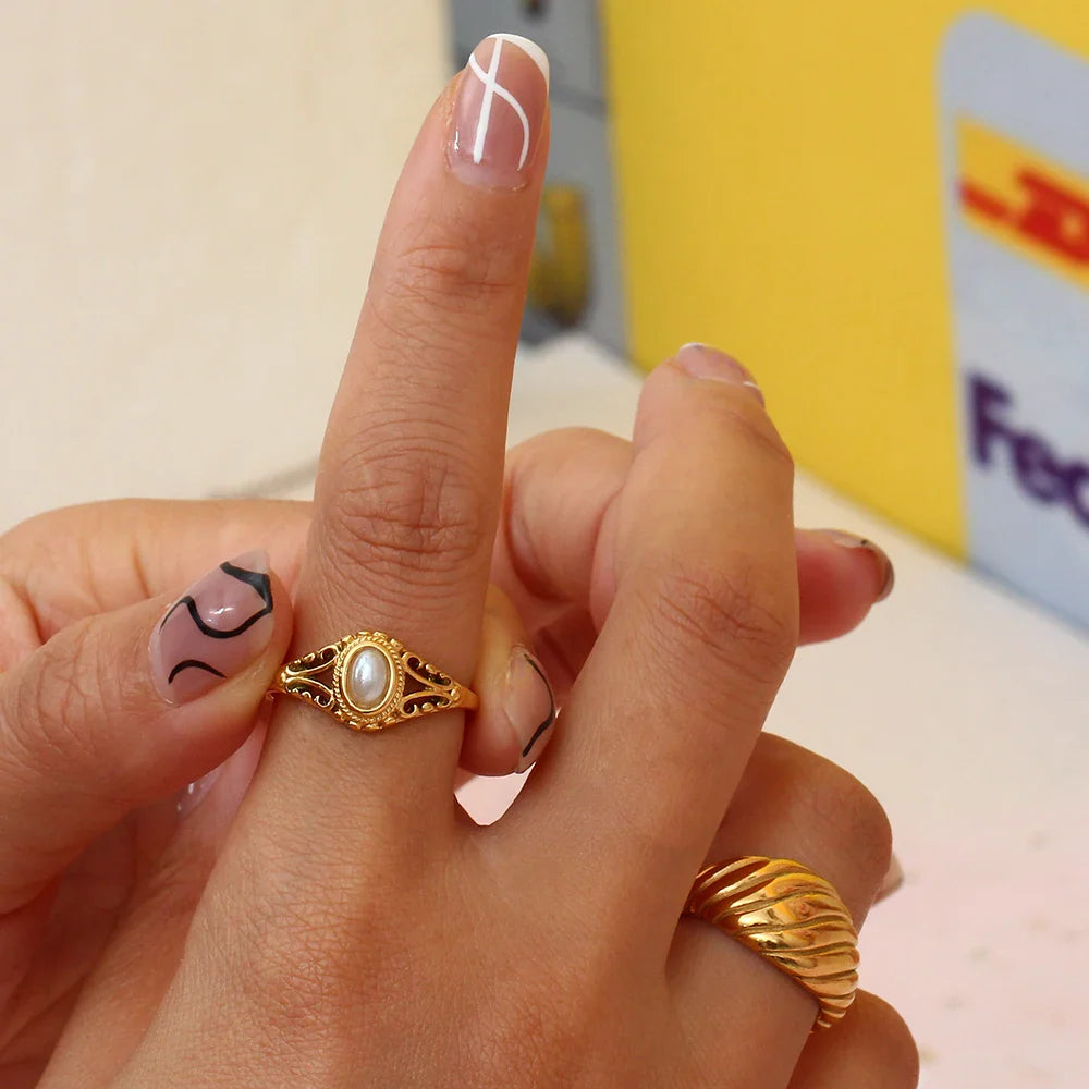 BowLift | 18k Vintage Inspired Pearl Ring