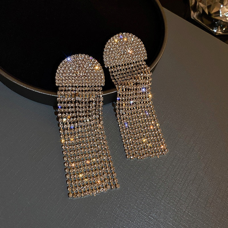 Breathtaking Statement Earrings | Give your Outfit the Perfect Touch Bowlift