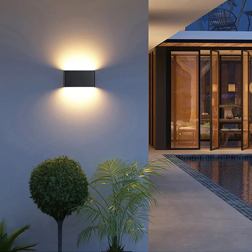 Weatherproof LED wall light, Robust decorative wall lamp for indoor and outdoor use | Bowlift