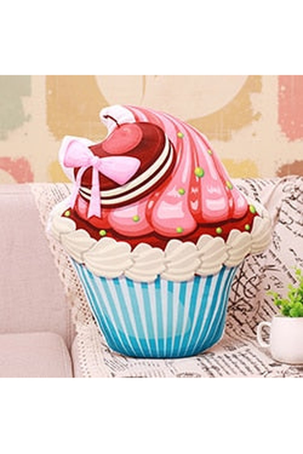 cake-shaped pillow | Bowlift