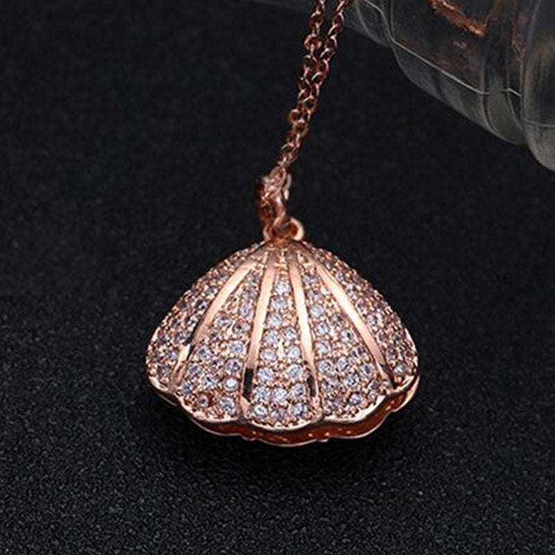 BowLift | Sea Charm Shell Pendant Necklace