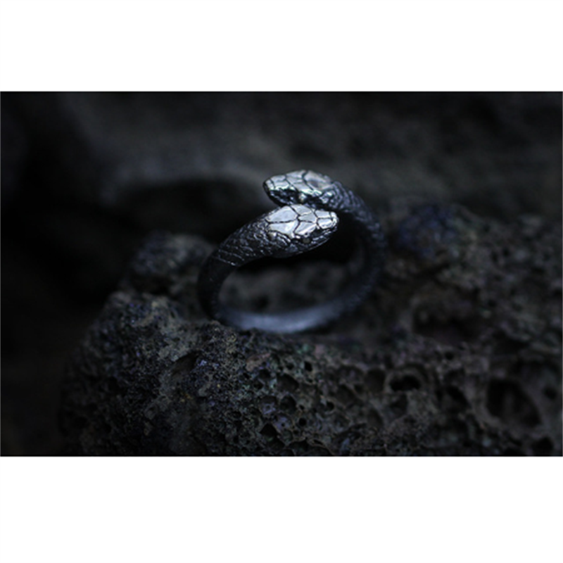 BowLift | Black Retro Resizeable Gothic Snake Ring