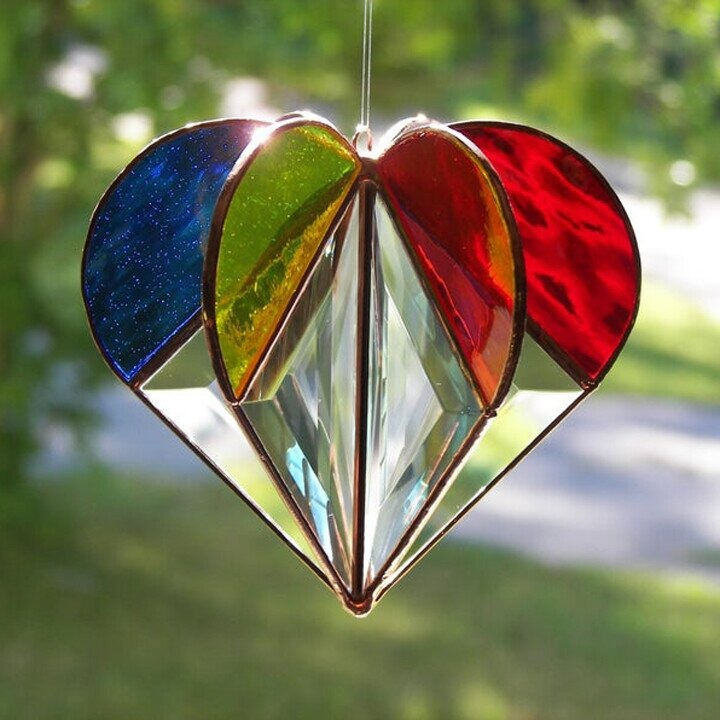 BowLift | Handcrafted Heart-Shaped Sun Catcher Made of Stained Glass