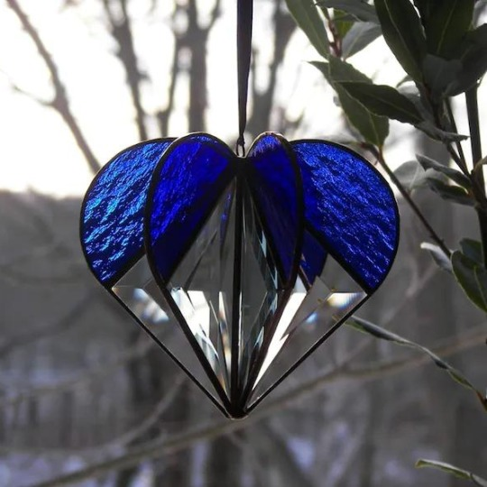 BowLift | Handcrafted Heart-Shaped Sun Catcher Made of Stained Glass